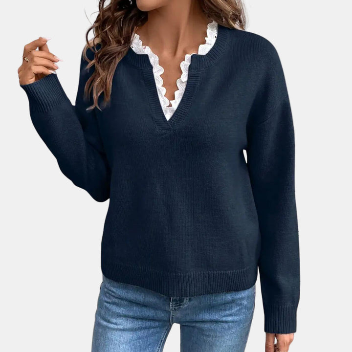 Rhea | Elegancki sweter z koronkowym kołnierzem