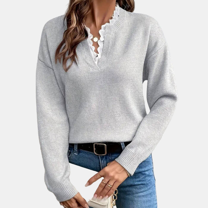 Rhea | Elegancki sweter z koronkowym kołnierzem